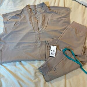 FIGS NWT Boulder Scrub Set
